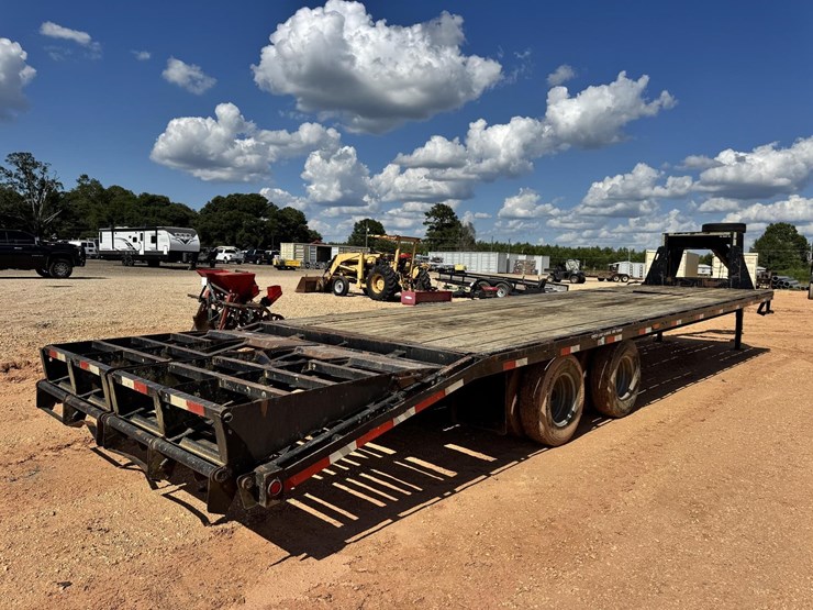 #270-•-2017-red-rhino-32'-gooseneck-flatbed-image-8