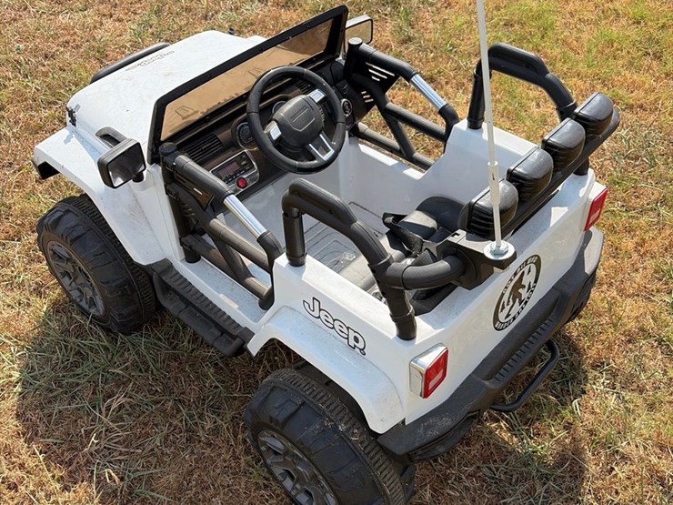 #15-•-kids-electric-jeep-with-remote-control-new-battery-image-4