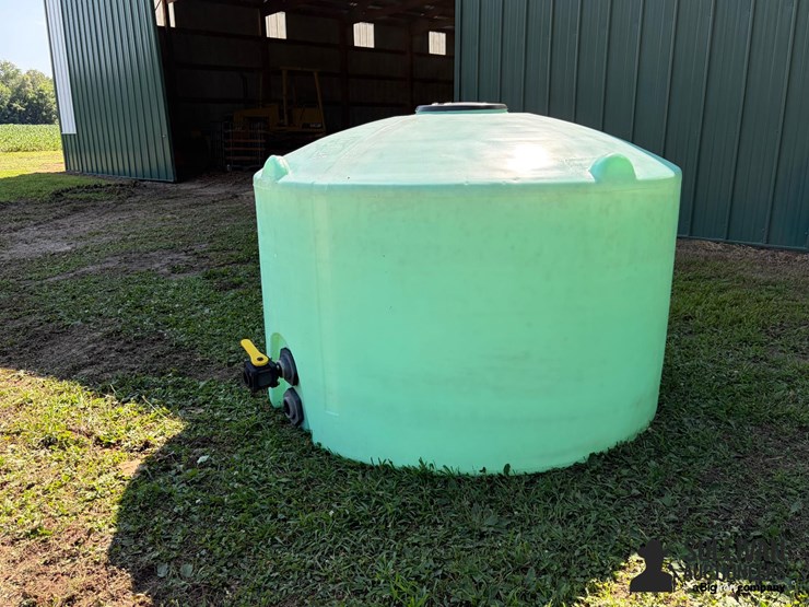 snyder-industries-550-gal-poly-tank-image-1