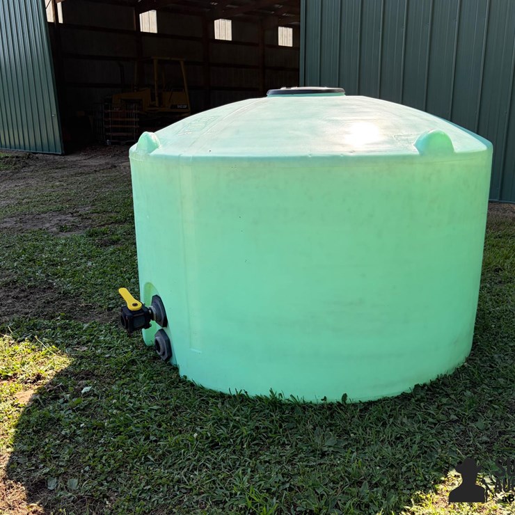 Snyder Industries 550 Gal Poly Tank