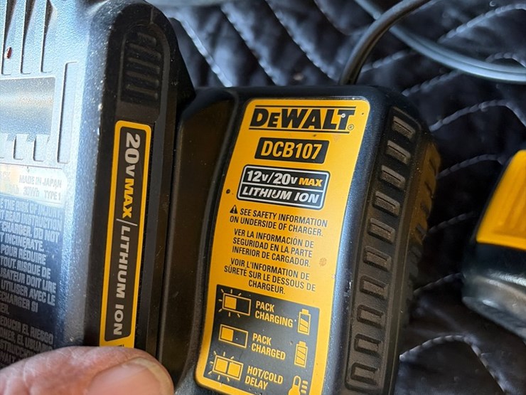 #63-•-dewalt-model-dcd777-20-v-cordless-screw-gun-with-extra-battery-and-charger-image-2