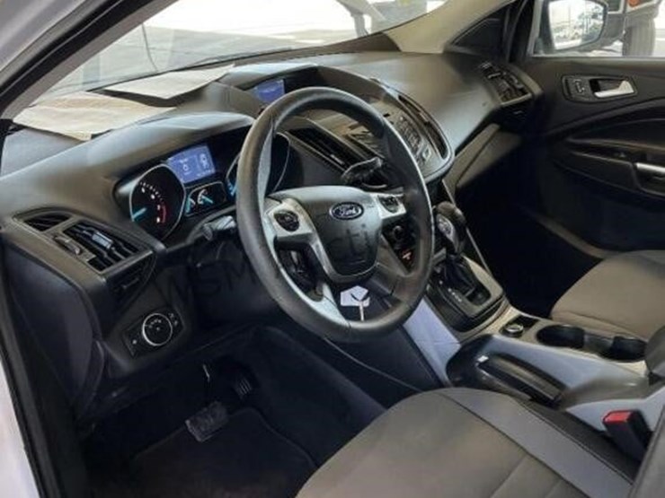 2015-ford-escape-suv-image-22
