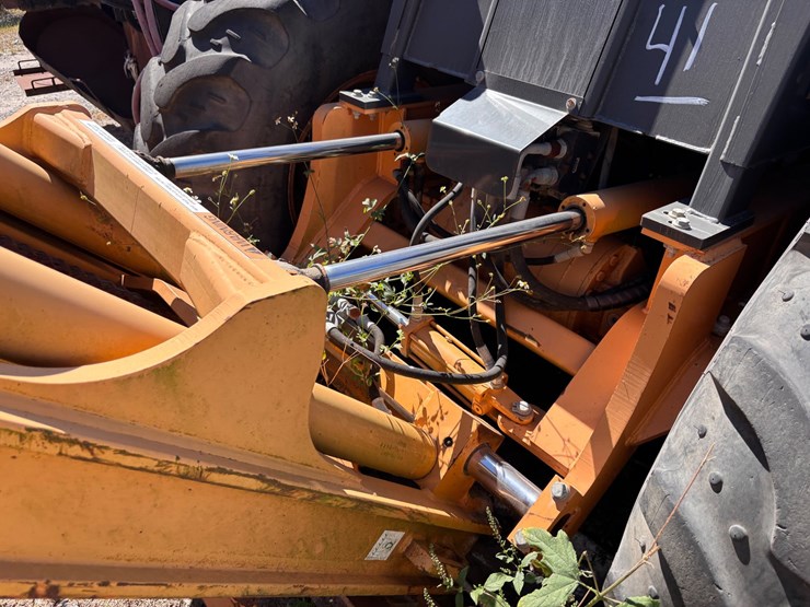 #41-•-case-588g-series-3-rough-terrain-forklift-image-5