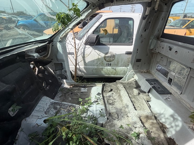 #94-•-2016-ford-f-150-4x2-reg-cab-image-13