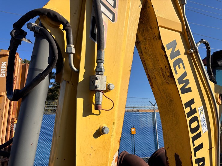 #2-•-new-holland-b110c-backhoe-loader-image-6