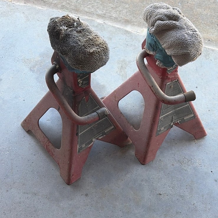 #66 • Pair of jackstands