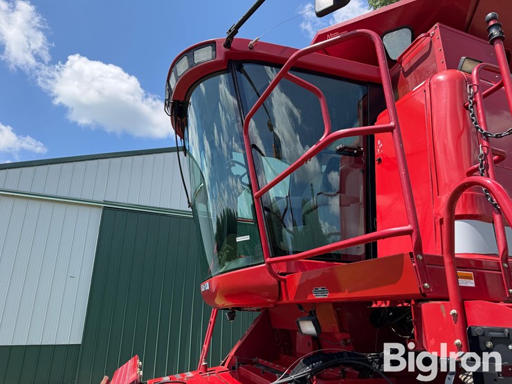 2006-case-ih-2388-axial-flow-combine-image-11