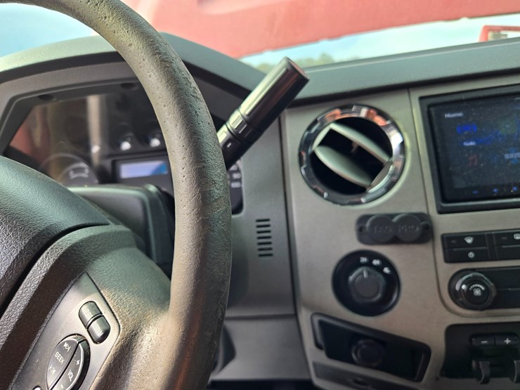 #27076-•-2011-ford-f-350-pickup-truck-(nonrunner)-image-32