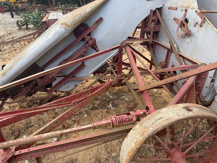 international-one-row-corn-picker-image-18