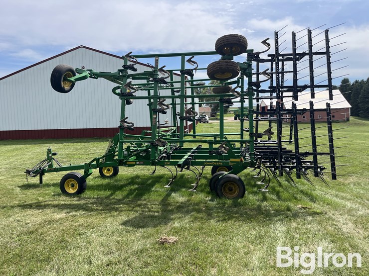 2011-john-deere-2210-31'5"-field-cultivator-image-8