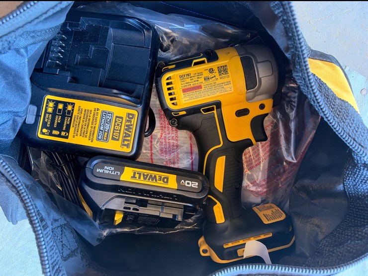 #22-•-dewalt-impact-driver-with-battery-and-charger-image-3