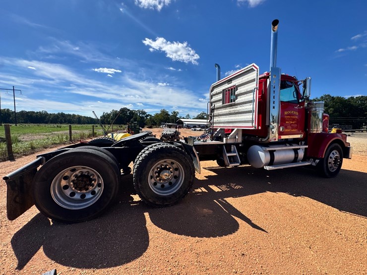 #205-•-2010-western-star-4900-image-5