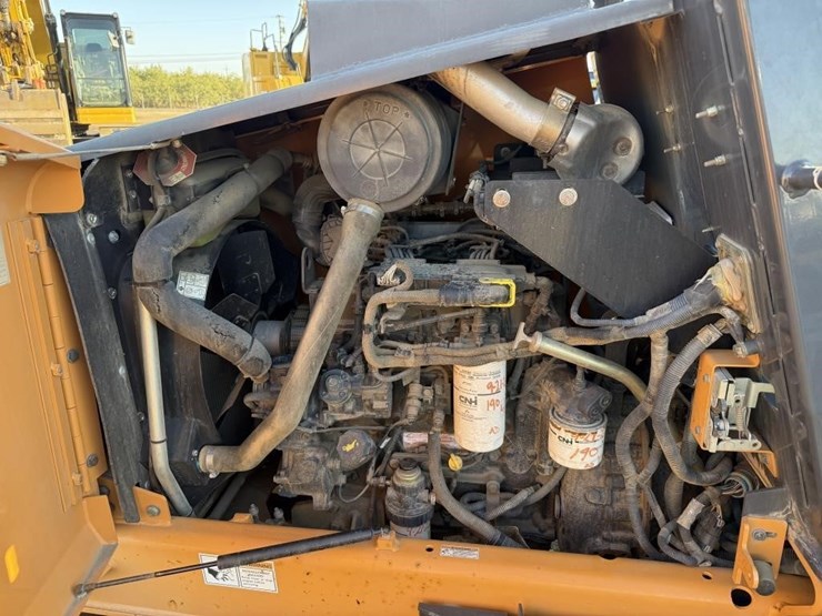 2019-case-588h-rough-terrain-forklift-image-24