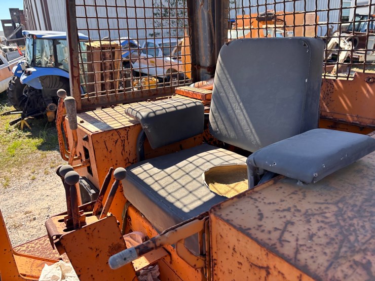 #39-•-case-115-crawler-loader-with-front-bucket-image-15