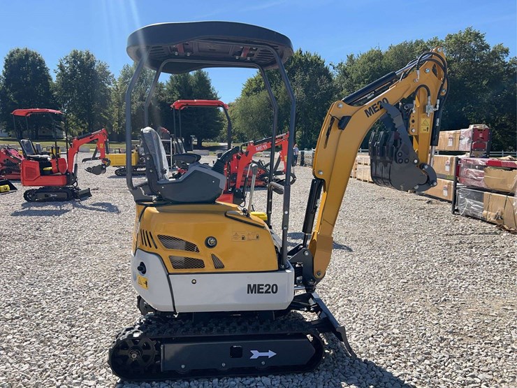 me20-mini-excavator-image-4