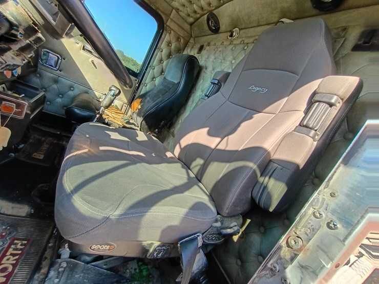 #27067-•-1984-kenworth-w900-tri-axle-dump-truck-image-47