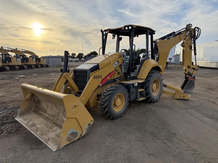 2025-caterpillar-420-image-1