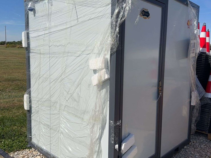 prefabricated-portable-restroom-unit-image-2