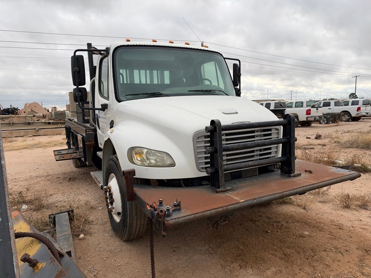 2006-freightliner-m2-106-winch-truck-image-4