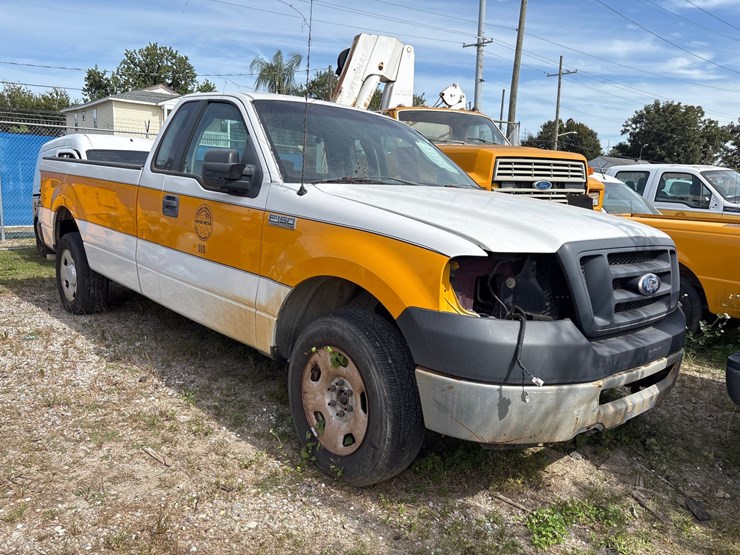 #67-•-ford-f-150-xl-extended-cab-pickup-truck-image-2