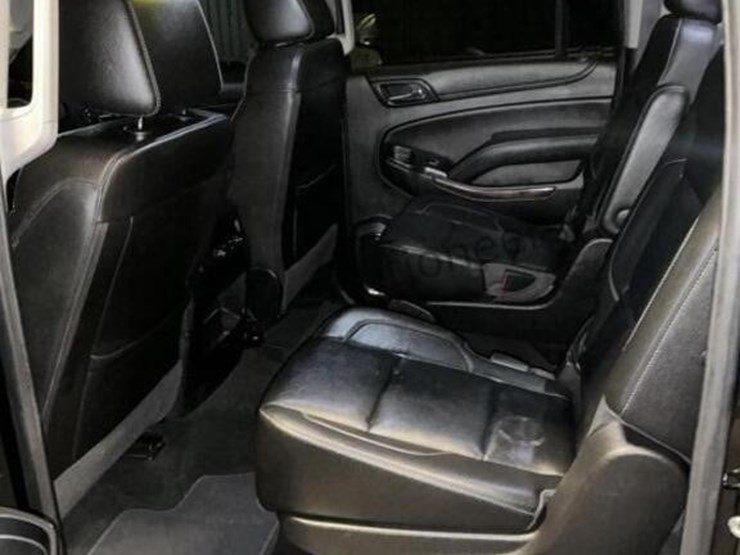 2018-chevrolet-suburban-suv-image-25