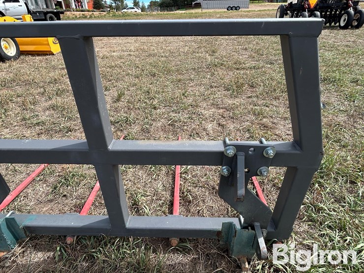weiss-master-quick-hitch-4-prong-square-bale-spear-attachment-image-10