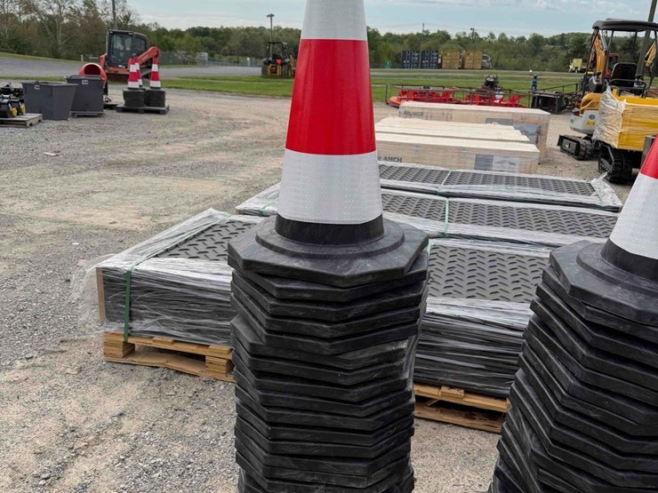 (25)-unused-traffic-cones-image-1