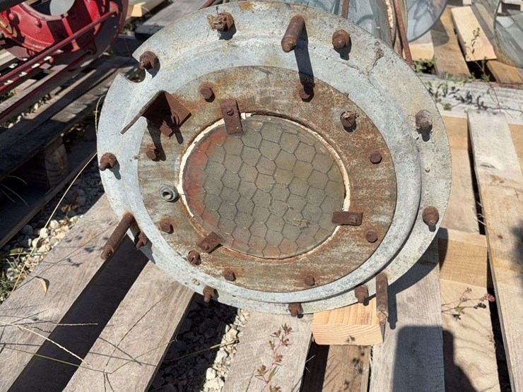 visible-pump-top-with-cylinder-image-6