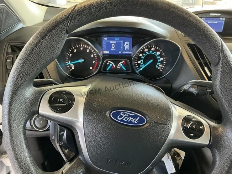 2015-ford-escape-suv-image-16