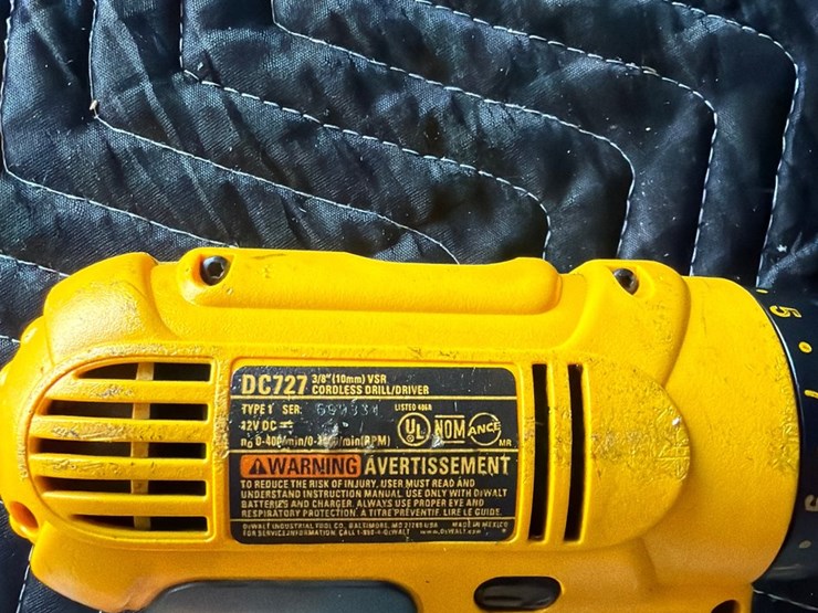 #65-•-dewalt-12-v-cordless-screw-gun-with-charger-and-carrying-box-image-4