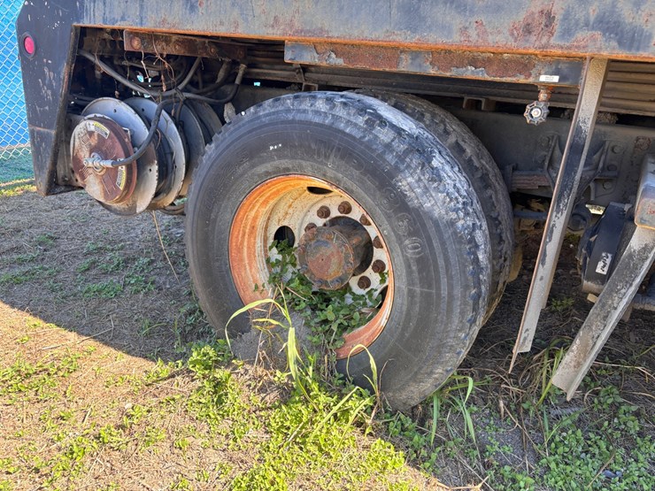 #23-•-ford-f-750-pb-loader-unitized-asphalt-patcher-truck-image-13