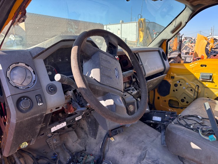 #9-•-2017-ford-super-duty-utility-truck-with-service-body-image-12
