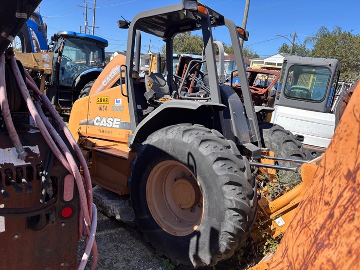 #41-•-case-588g-series-3-rough-terrain-forklift-image-1