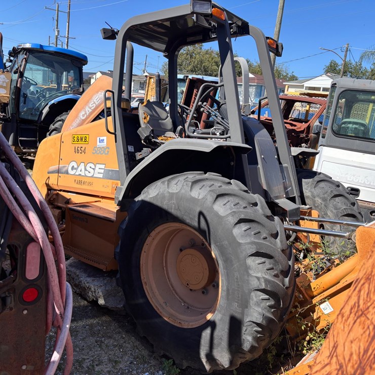 #41 • Case 588G Series 3 Rough Terrain Forklift