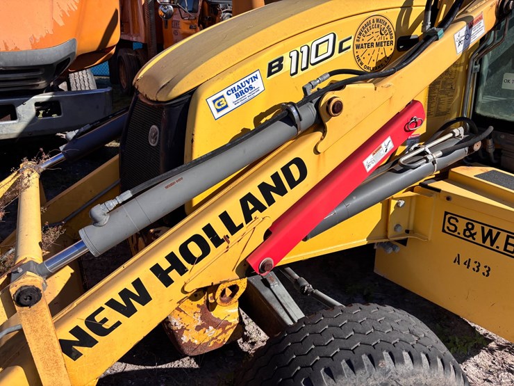 #18-•-new-holland-b110c-backhoe-loader-image-11