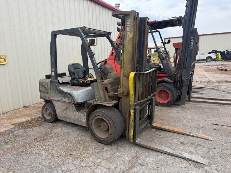 nissan-60-5,200-cap.-forklift-image-1