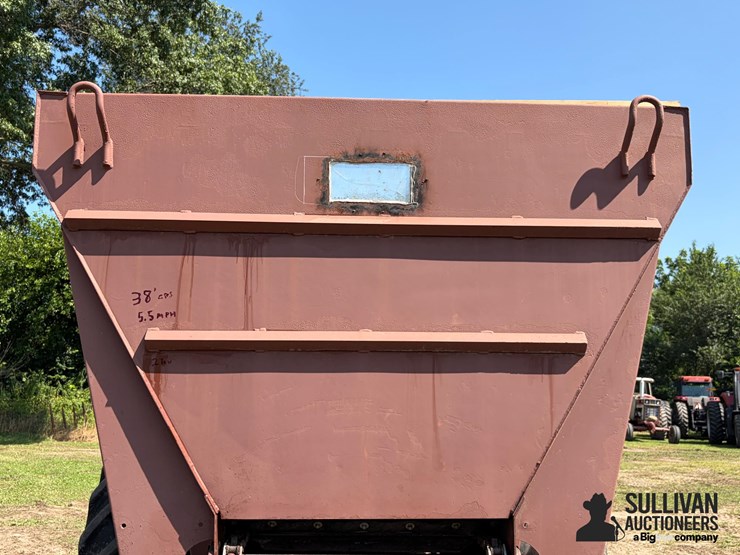 highway-equipment-company-l-70-11-8-ton-lime-spreader-image-16