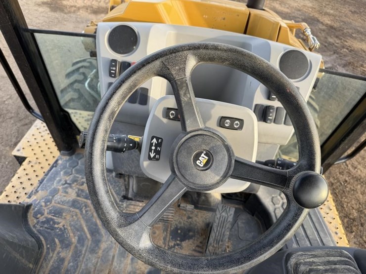 2025-caterpillar-420-image-9
