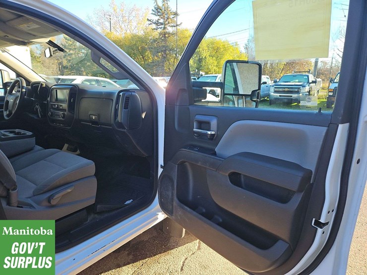 2017-chevrolet-silverado-1500-image-18