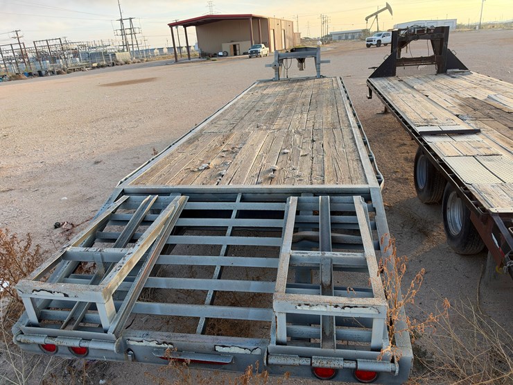 32’-x-7’7”-gooseneck-trailer-image-5