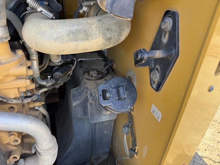 2022-caterpillar-279d3-image-29