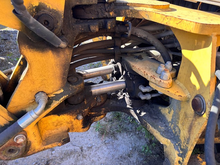 #18-•-new-holland-b110c-backhoe-loader-image-9
