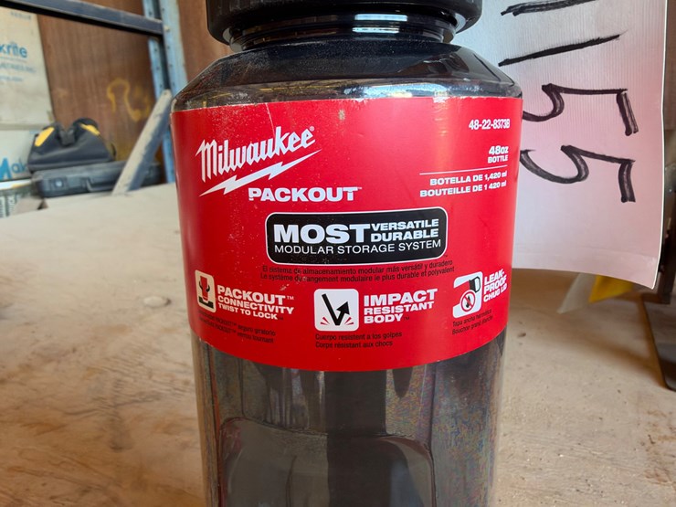 #1155-•-milwaukee-packout-48oz-bottle-image-4
