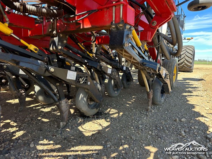 2011-bourgault-3310-55-55-ft.-seeder-image-29