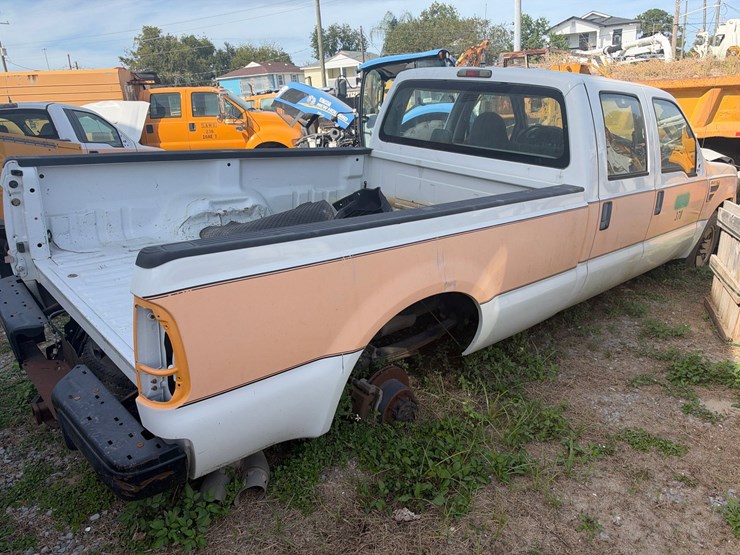 #88-•-2009-ford-super-duty-f-250-crew-cab-pickup-truck-image-4