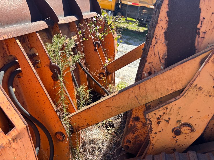 #39-•-case-115-crawler-loader-with-front-bucket-image-12