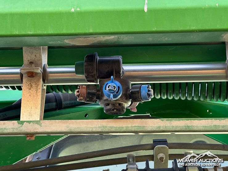 2014-john-deere-r4030-4x4-high-clearance-self-propelled-sprayer-image-63