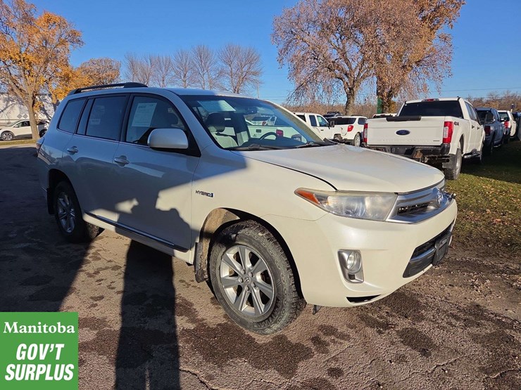 2013-toyota-highlander-hybrid-image-2