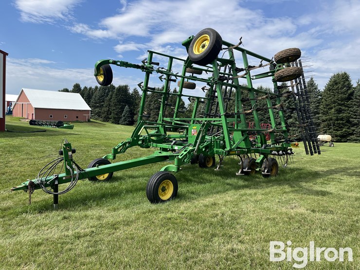 2011-john-deere-2210-31'5"-field-cultivator-image-1