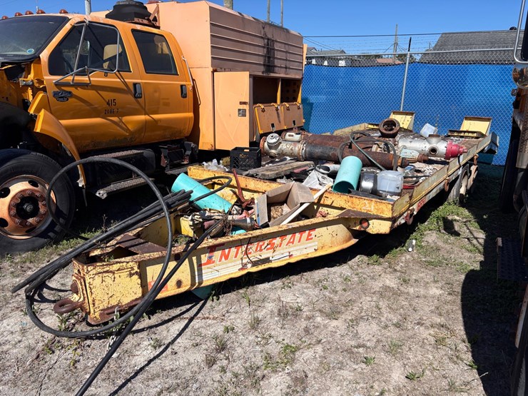 #21-•-interstate-tandem-axle-flatbed-trailer-image-1